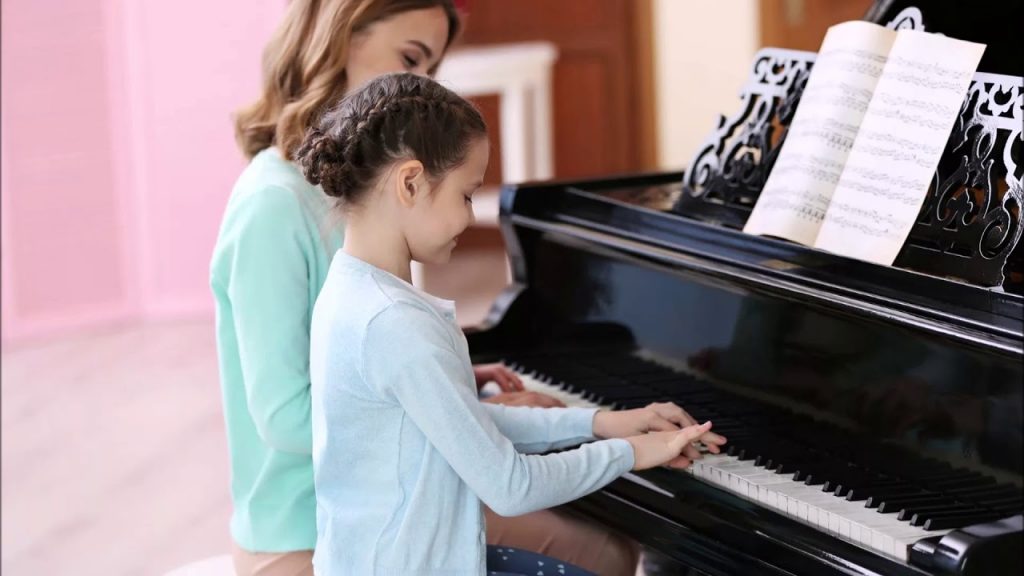 ребенок уроки игры на фортепиано